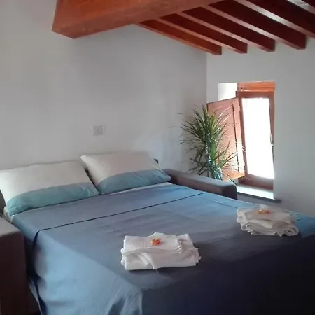 Bed & Breakfast Casetta Di Vicolo Corto